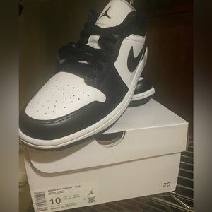 Women’s size 10 Air Jordan 1 Low